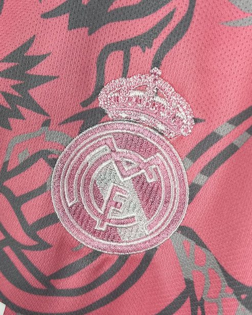 real_madrid_pink_hello_kitty_logo_copyright REAL MADRID PINK DRAGONS x HELLO KITTY - immagine 3